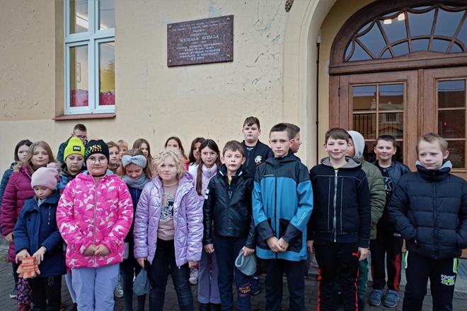 zapal znicz szkola7 2022.jpg